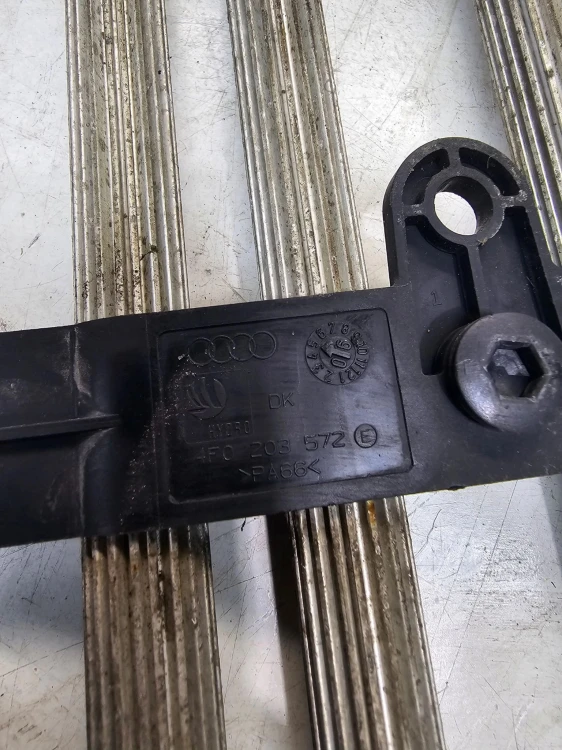 CHŁODNICA CHŁODNICZKA PALIWA AUDI A6 C6 4F0203572E