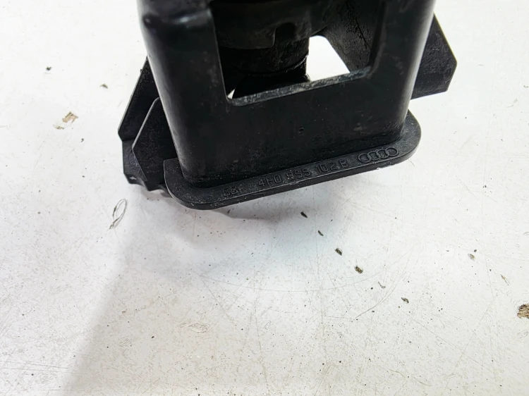 SPRYSKIWACZ REFLEKTORA PRAWY AUDI A6 C6 LIFT S LINE 4F0955102B