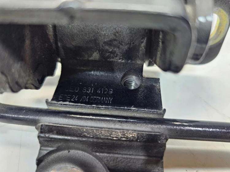 ZAWIAS DRZWI PRAWY DOLNY AUDI A3 A4 A6 8E0831412B