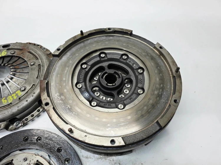 KOŁO DWUMASOWE SPRZĘGŁO AUDI A4 B8 A5 2.0 TDI TFSI 2289000298 4/26