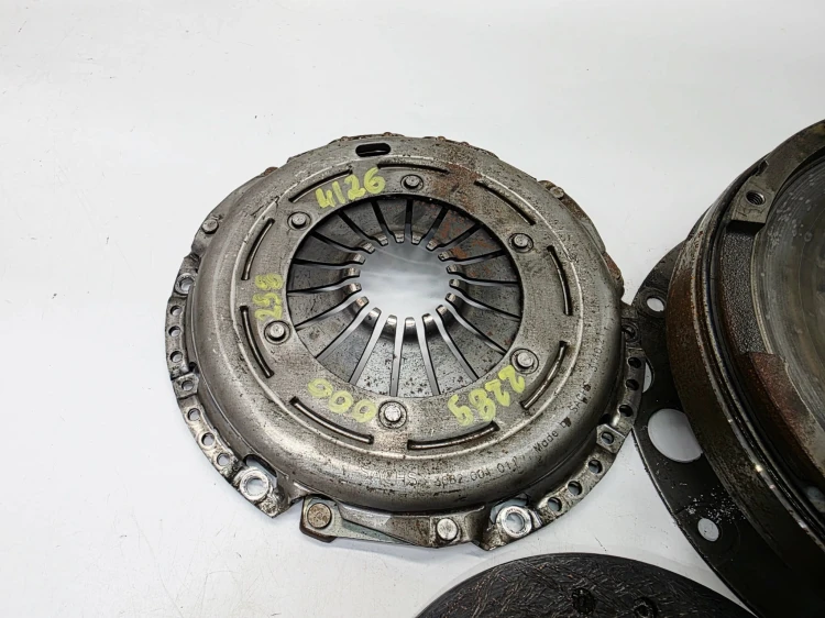 KOŁO DWUMASOWE SPRZĘGŁO AUDI A4 B8 A5 2.0 TDI TFSI 2289000298 4/26