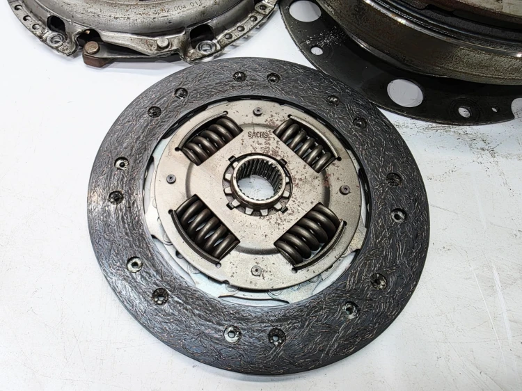 KOŁO DWUMASOWE SPRZĘGŁO AUDI A4 B8 A5 2.0 TDI TFSI 2289000298 4/26