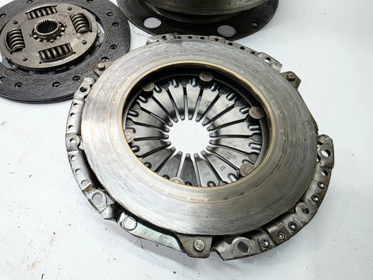 KOŁO DWUMASOWE SPRZĘGŁO AUDI A4 B8 A5 2.0 TDI TFSI 2289000298 4/26