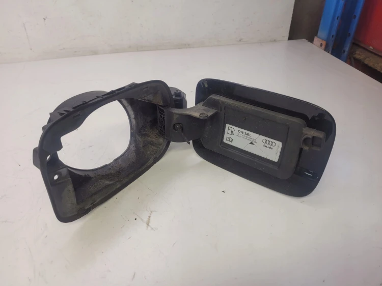 KLAPKA WLEWU PALIWA AUDI A4 B8 8K0809999A LY9B