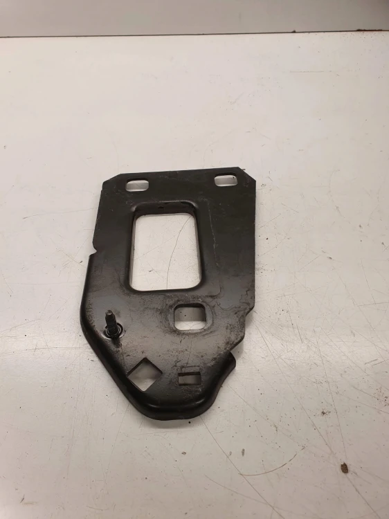 PŁYTKA USTALAJĄCA PAS PRZEDNI AUDI A4 B8 8K0805500
