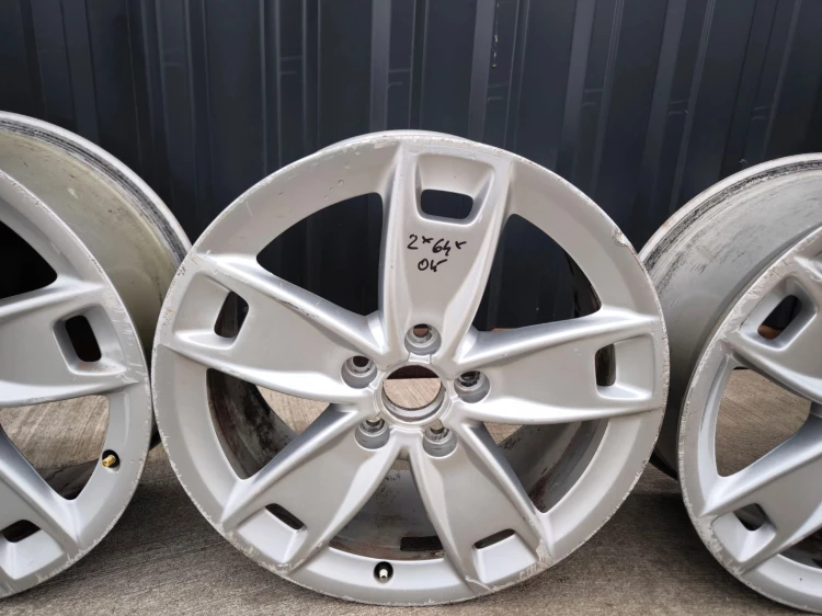 FELGI FELGA KOMPLET VW SKODA AUDI A3 A4 A6 7.5J R17 ET56 8P0601025BL Z*64*