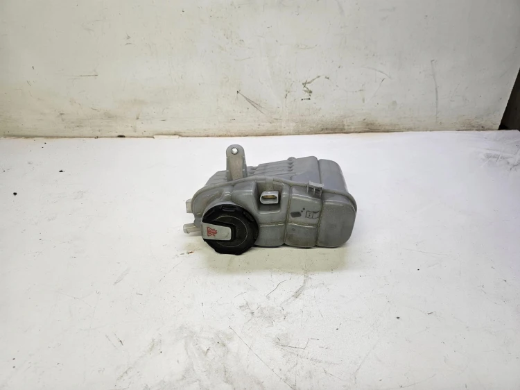 ZBIORNICZEK WYRÓWNAWCZY AUDI A6 C8 4K 4K0121405K