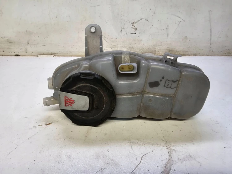 ZBIORNICZEK WYRÓWNAWCZY AUDI A6 C8 4K 4K0121405K