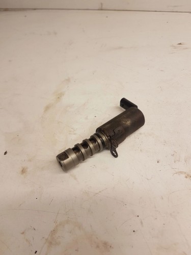ZAWÓR FAZ ROZRZĄDU AUDI 1.8 2.0 TFSI 06E109257L