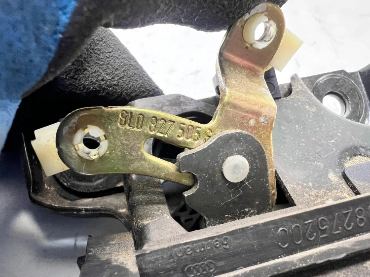 ZAMEK KLAPY TYŁ AUDI A3 8L 8L0827505G