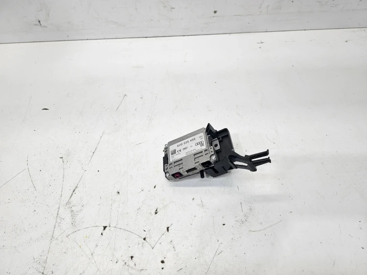 WZMACNIACZ ANTENOWY + UCHWYT AUDI A6 A7 A8 Q3 A3 4H0035456