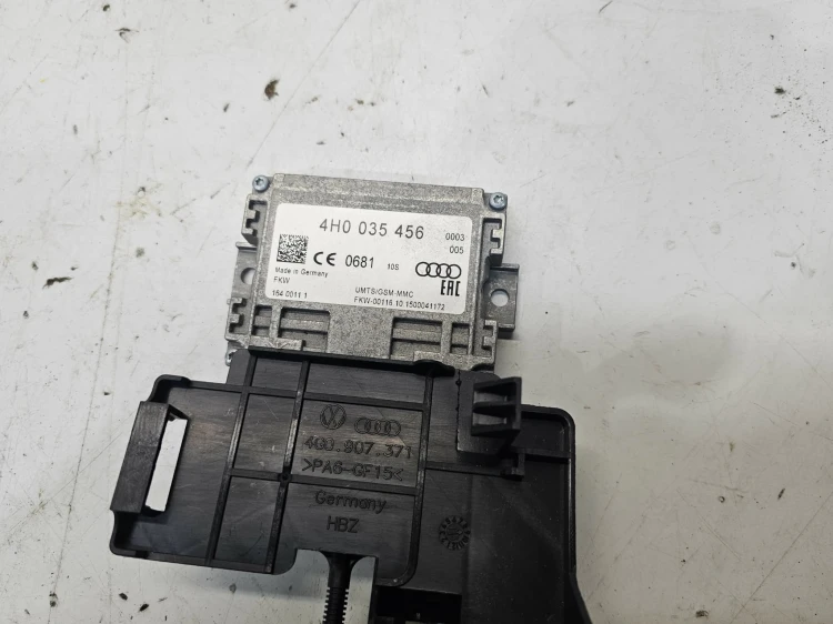 WZMACNIACZ ANTENOWY + UCHWYT AUDI A6 A7 A8 Q3 A3 4H0035456