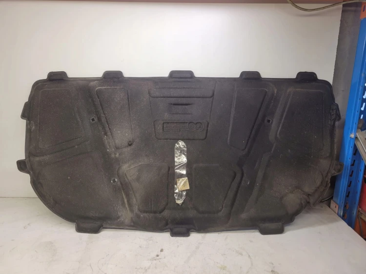 WYGŁUSZENIE MASKI AUDI A5 8T 8T0863825