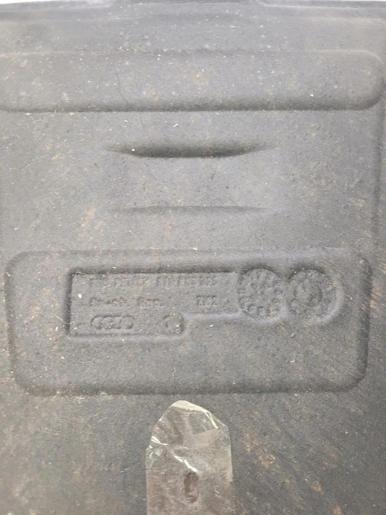 WYGŁUSZENIE MASKI AUDI A5 8T 8T0863825
