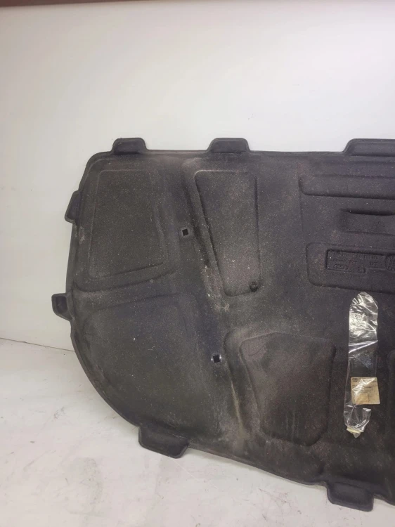 WYGŁUSZENIE MASKI AUDI A5 8T 8T0863825