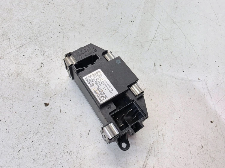 REZYSTOR OPORNIK DMUCHAWY AUDI VOLKSWAGEN SEAT SKODA 3C0907521D