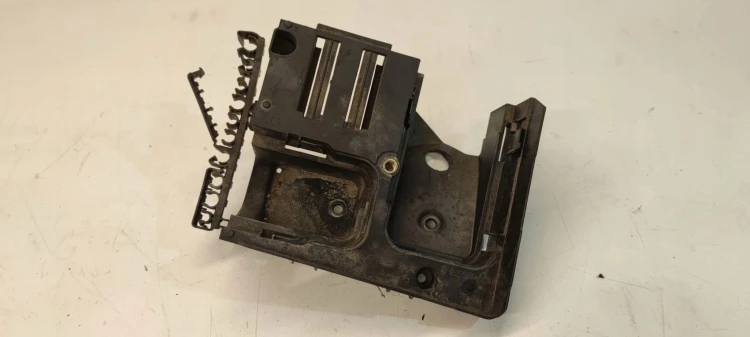 PODSTAWA BEZPIECZNIKÓW OBUDOWA AUDI A3 1K0907361C