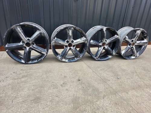 FELGA FELGI VW AUDI SKODA A3 A4 A6 8.0J R18 ET47 8K0601025Q 18/26 KOMPLET