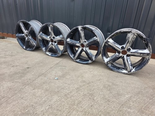 FELGA FELGI VW AUDI SKODA A3 A4 A6 8.0J R18 ET47 8K0601025Q 18/26 KOMPLET