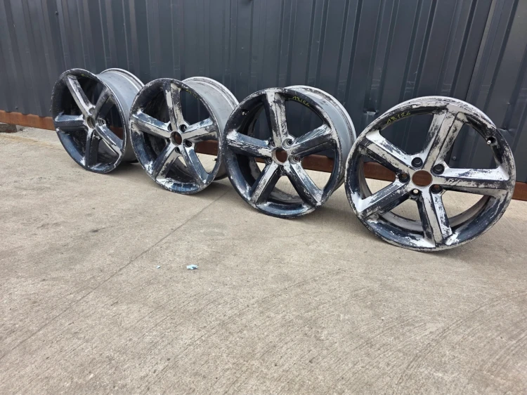 FELGA FELGI VW AUDI SKODA A3 A4 A6 8.0J R18 ET47 8K0601025Q 18/26 KOMPLET