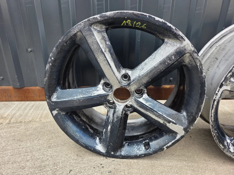 FELGA FELGI VW AUDI SKODA A3 A4 A6 8.0J R18 ET47 8K0601025Q 18/26 KOMPLET