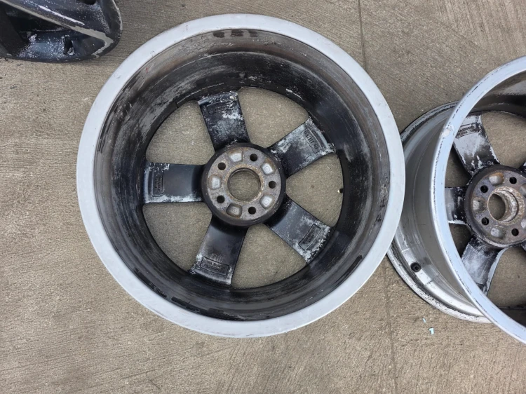 FELGA FELGI VW AUDI SKODA A3 A4 A6 8.0J R18 ET47 8K0601025Q 18/26 KOMPLET