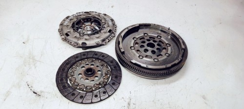 SPRZĘGŁO KOŁO DWUMAS AUDI A3 8V 1.8 06J105266AK