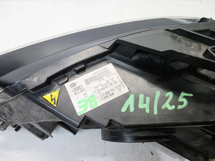 REFLEKTOR LAMPA PRAWY PRZÓD BI XENON LED AUDI A3 8P 8P0941004BE EU 14/25