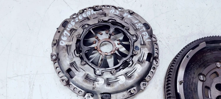 SPRZĘGŁO KOŁO DWUMAS AUDI A3 8V 1.8 06J105266AK
