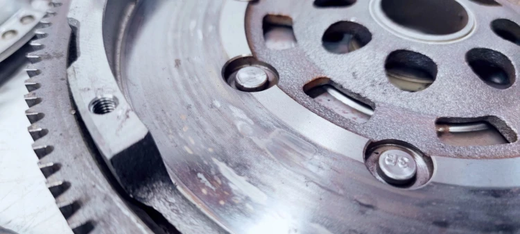 SPRZĘGŁO KOŁO DWUMAS AUDI A3 8V 1.8 06J105266AK