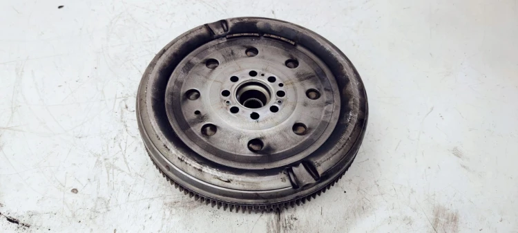 SPRZĘGŁO KOŁO DWUMAS AUDI A3 8V 1.8 06J105266AK