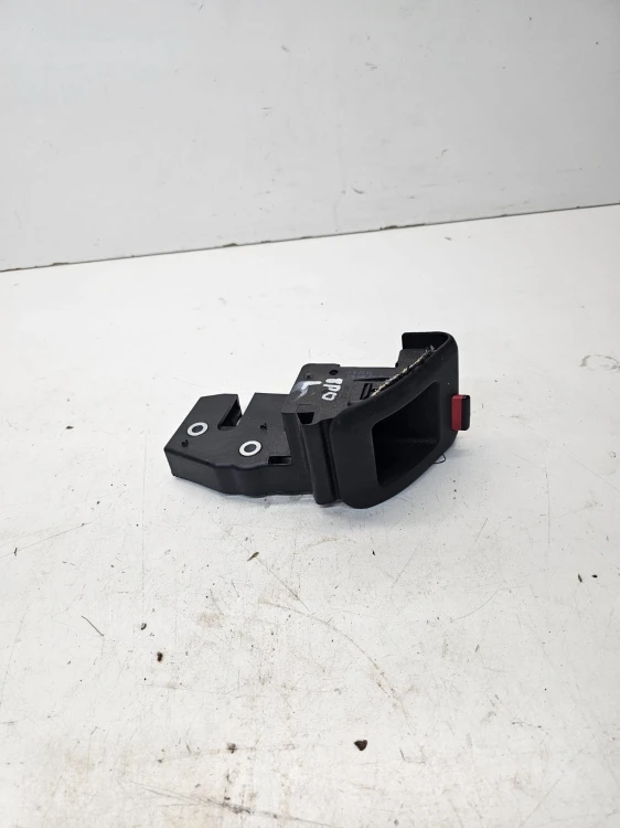 ZAMEK KANAPY LEWY TYŁ AUDI Q3 8U VW SEAT SKODA 1K0885681M