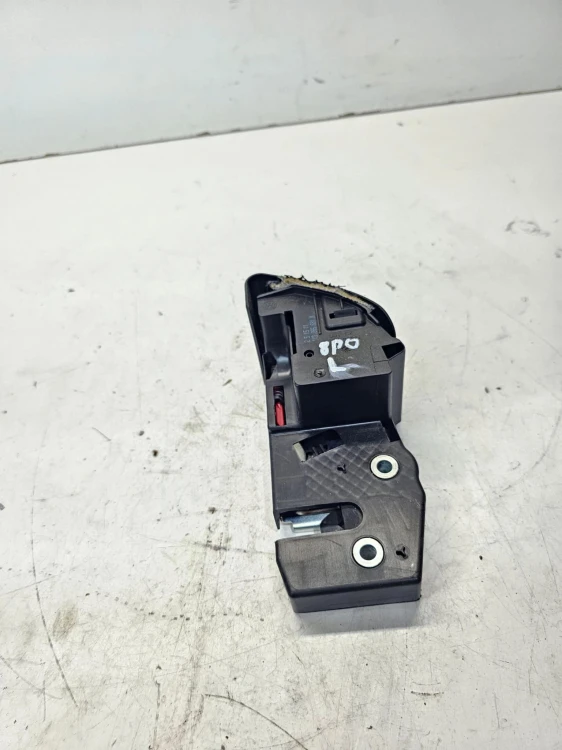 ZAMEK KANAPY LEWY TYŁ AUDI Q3 8U VW SEAT SKODA 1K0885681M