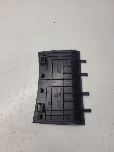 ZAŚLEPKA POPIELNICZKI PRZÓD AUDI A3 8P 8P0864147