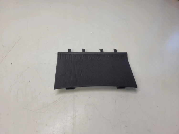 ZAŚLEPKA POPIELNICZKI PRZÓD AUDI A3 8P 8P0864147