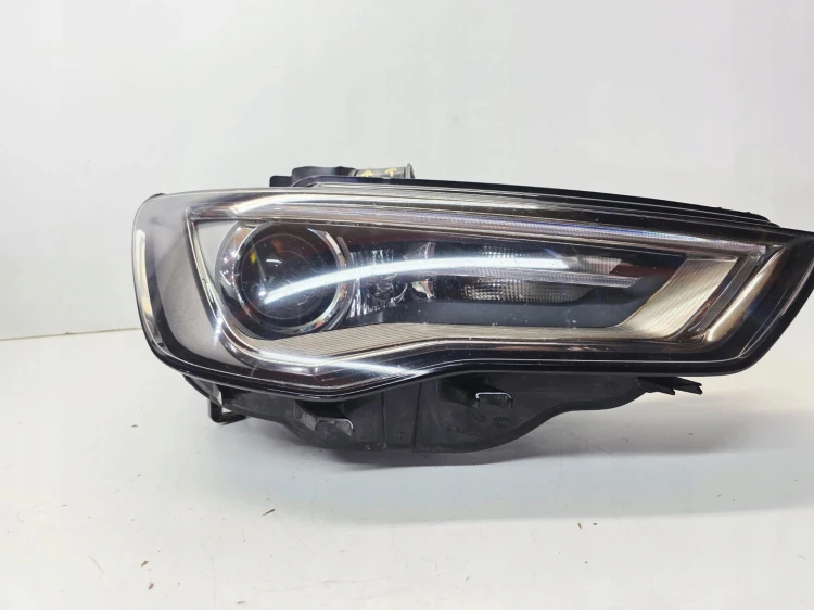 REFLEKTOR PRAWY PRZÓD BI XENON LED SKRĘTNY AUDI A3 8V 8V0941754A 44/25