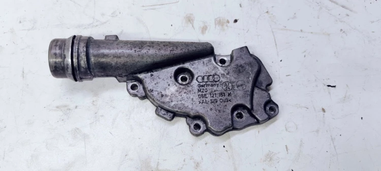 KRÓCIEC WODY AUDI A4 B7 A6 C6 2.4 3.2 06E121161K