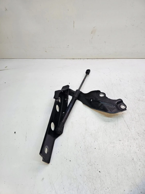 ZAWIAS MASKI PRAWY AUDI A6 C7 A7 4G 4G8823302E
