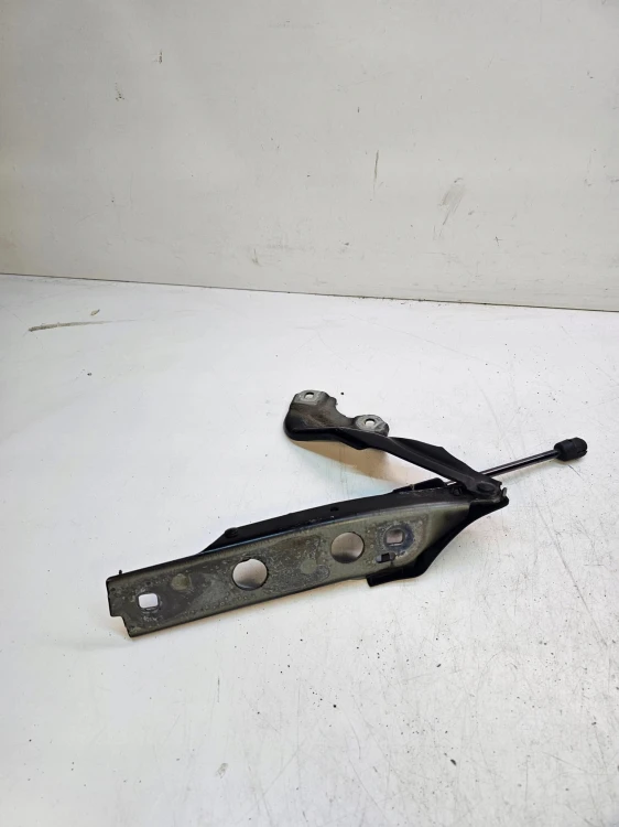ZAWIAS MASKI PRAWY AUDI A6 C7 A7 4G 4G8823302E