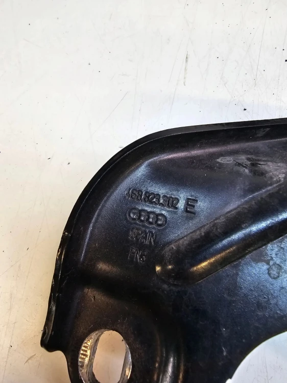ZAWIAS MASKI PRAWY AUDI A6 C7 A7 4G 4G8823302E