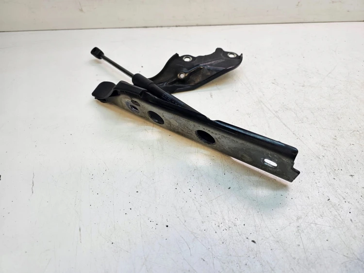 ZAWIAS MASKI PRAWY AUDI A6 C7 A7 4G 4G8823302E