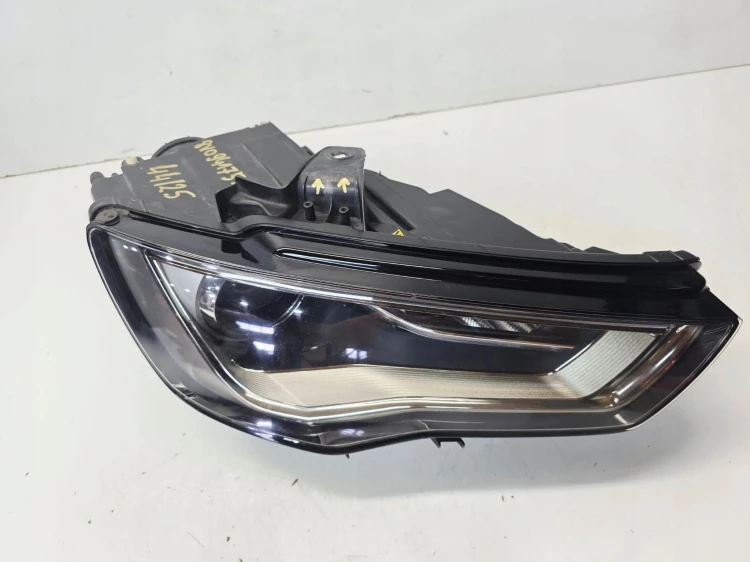 REFLEKTOR PRAWY PRZÓD BI XENON LED SKRĘTNY AUDI A3 8V 8V0941754A 44/25