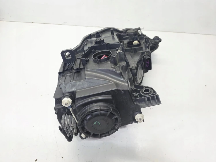REFLEKTOR PRAWY PRZÓD BI XENON LED SKRĘTNY AUDI A3 8V 8V0941754A 44/25