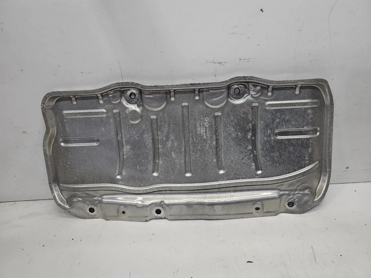 OSŁONA TERMICZNA PODWOZIA AUDI A3 8V A3 8Y SPORTBACK 5Q0825701E