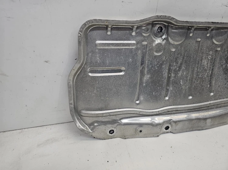 OSŁONA TERMICZNA PODWOZIA AUDI A3 8V A3 8Y SPORTBACK 5Q0825701E