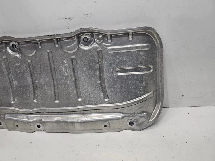 OSŁONA TERMICZNA PODWOZIA AUDI A3 8V A3 8Y SPORTBACK 5Q0825701E