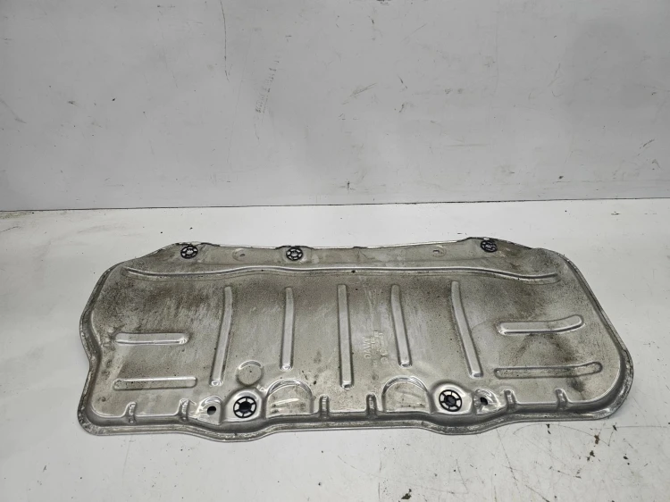 OSŁONA TERMICZNA PODWOZIA AUDI A3 8V A3 8Y SPORTBACK 5Q0825701E