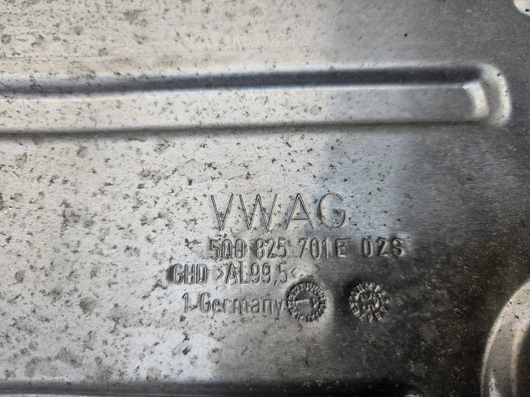OSŁONA TERMICZNA PODWOZIA AUDI A3 8V A3 8Y SPORTBACK 5Q0825701E