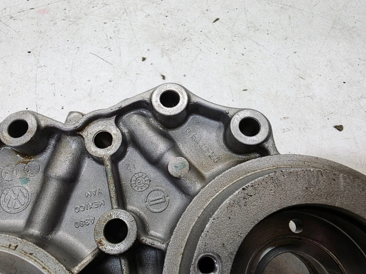 WSPORNIK MOCUJĄCY WAŁKI ROZRZĄDU AUDI A4 B9 A5 Q5 FY 2.0 TFSI 06K103144D