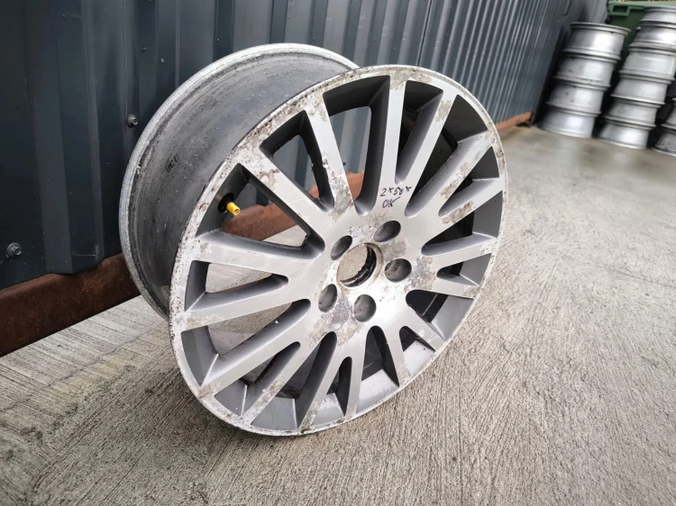 FELGA ALUMINIOWA AUDI A3 A4 A6 VW SKODA 7.5J R17 ET56 8P0601025BE Z*50* OK